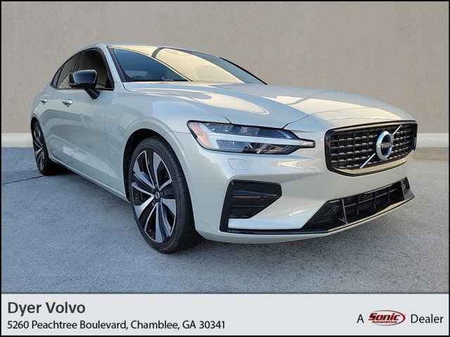 2022 Volvo S60 Momentum