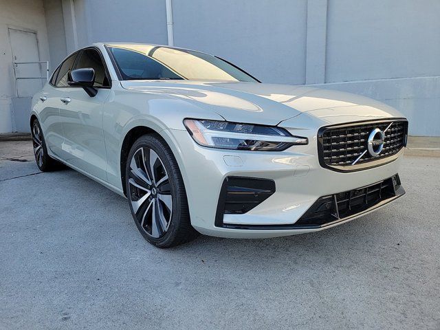 2022 Volvo S60 Momentum