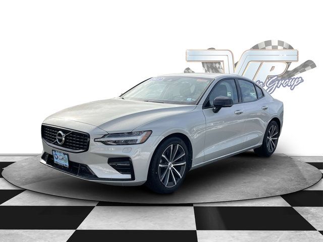 2022 Volvo S60 Momentum