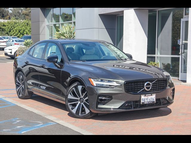 2022 Volvo S60 Momentum