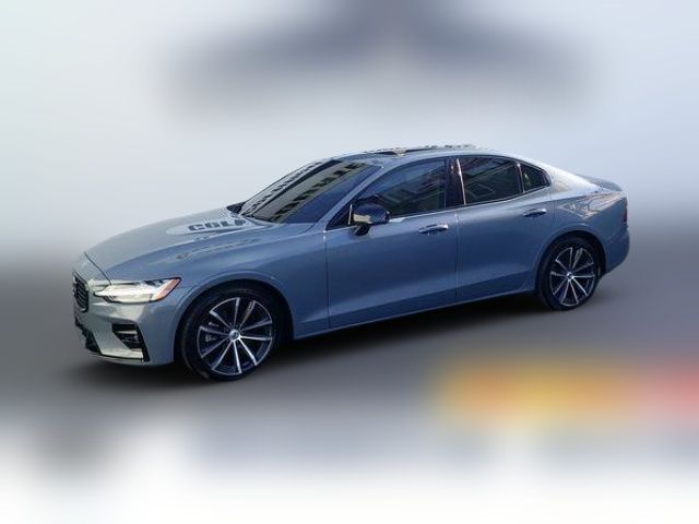 2022 Volvo S60 Momentum