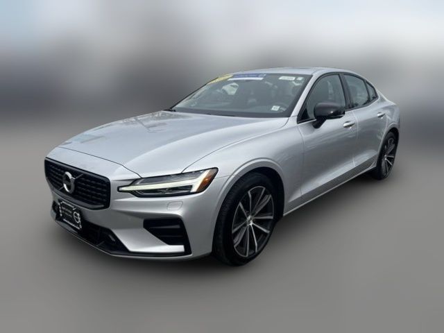 2022 Volvo S60 Momentum