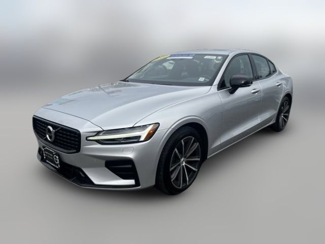 2022 Volvo S60 Momentum