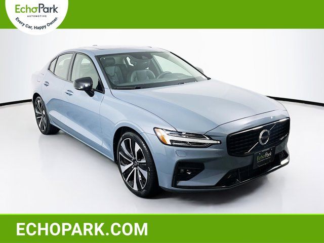 2022 Volvo S60 Momentum