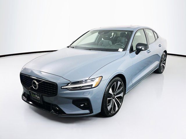 2022 Volvo S60 Momentum