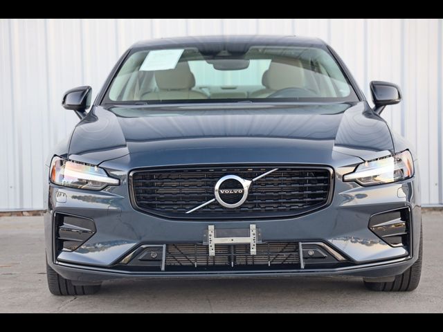 2022 Volvo S60 Momentum