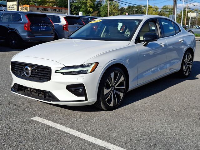 2022 Volvo S60 Momentum