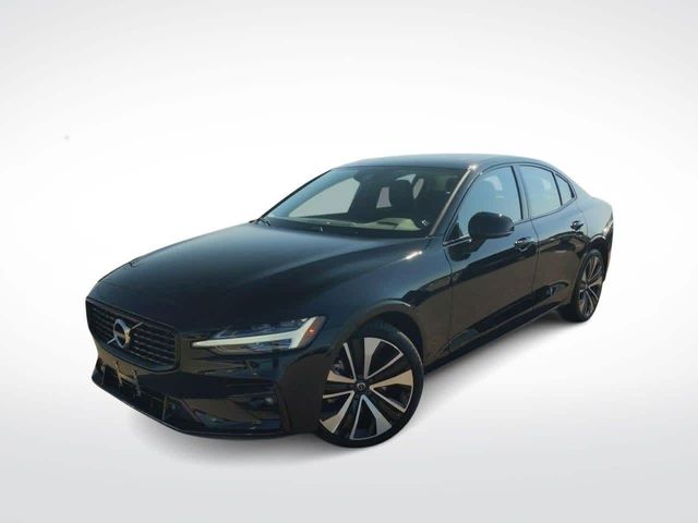 2022 Volvo S60 Momentum