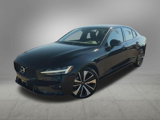 2022 Volvo S60 Momentum