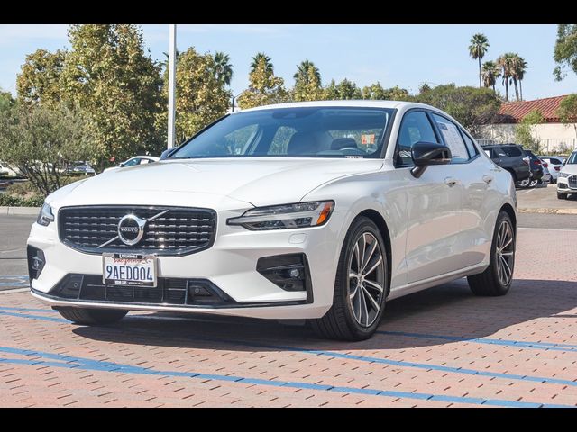 2022 Volvo S60 Momentum