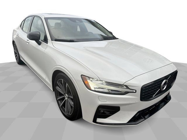 2022 Volvo S60 Momentum