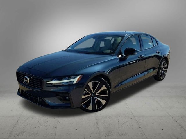 2022 Volvo S60 Momentum