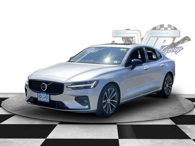 2022 Volvo S60 Momentum