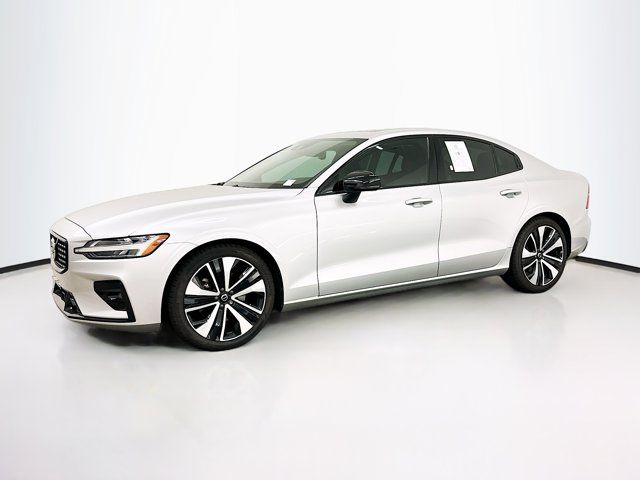 2022 Volvo S60 Momentum