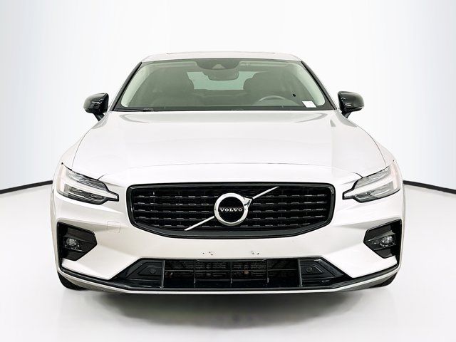 2022 Volvo S60 Momentum