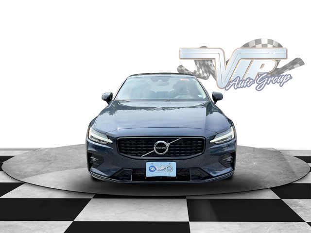 2022 Volvo S60 Momentum