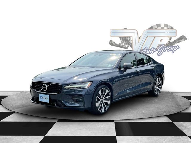 2022 Volvo S60 Momentum