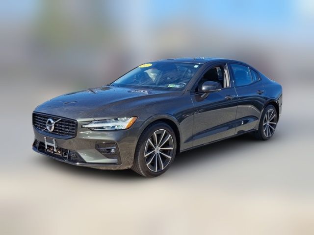 2022 Volvo S60 Momentum