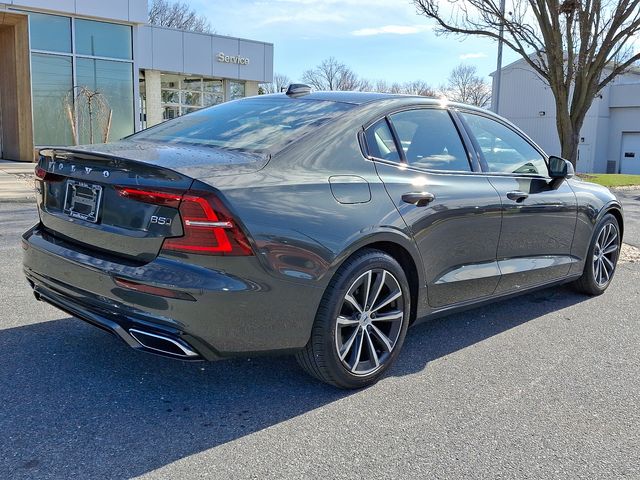 2022 Volvo S60 Momentum
