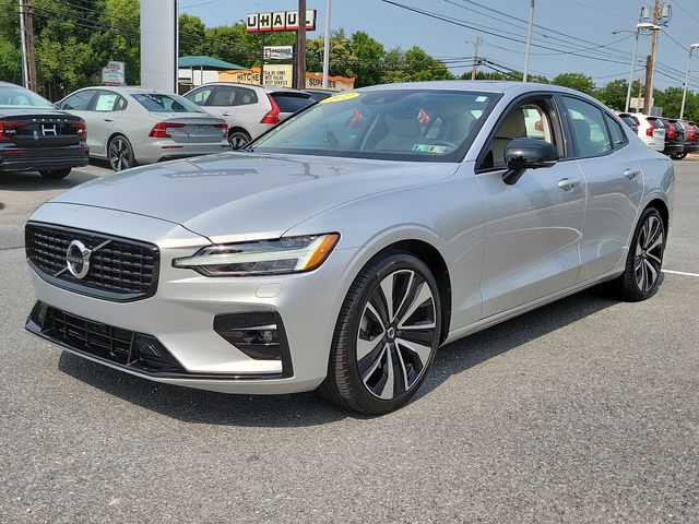 2022 Volvo S60 Momentum