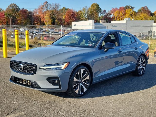 2022 Volvo S60 Momentum