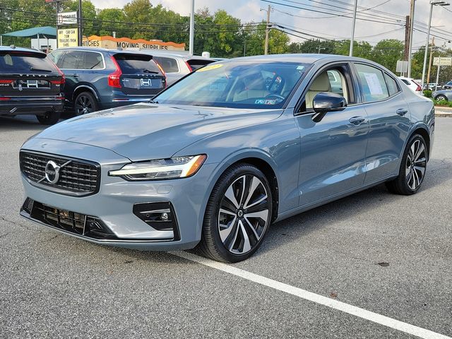 2022 Volvo S60 Momentum