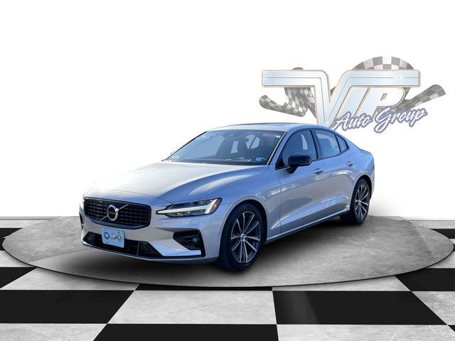 2022 Volvo S60 Momentum