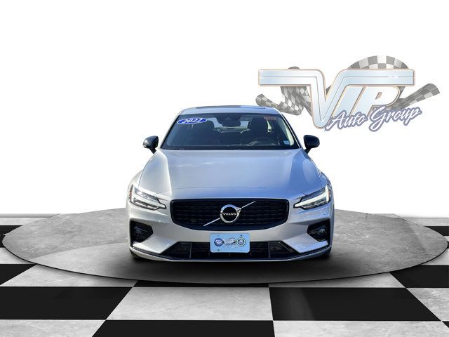 2022 Volvo S60 Momentum