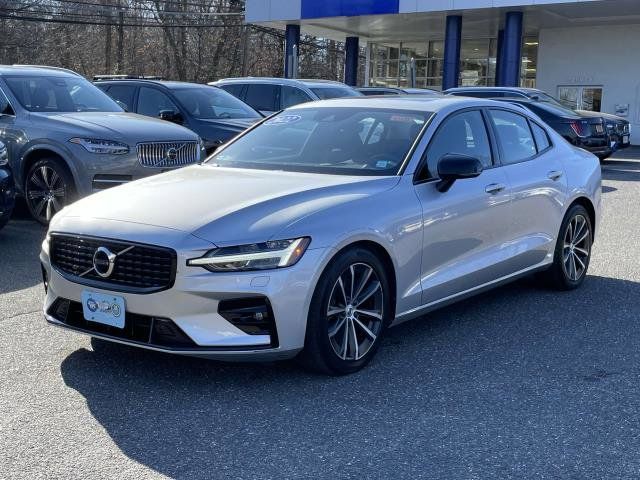 2022 Volvo S60 Momentum