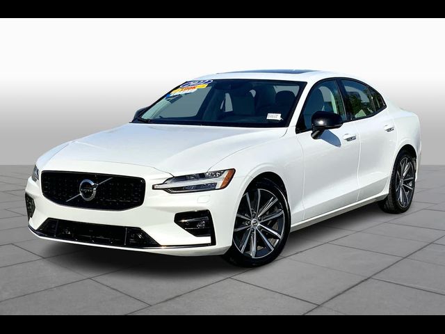 2022 Volvo S60 Momentum