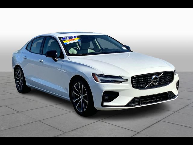 2022 Volvo S60 Momentum