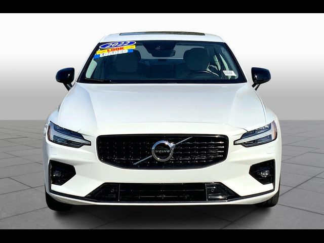 2022 Volvo S60 Momentum