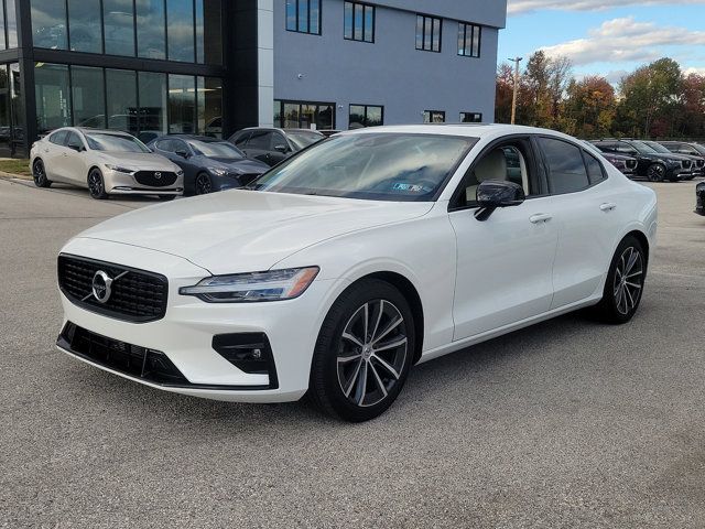 2022 Volvo S60 Momentum