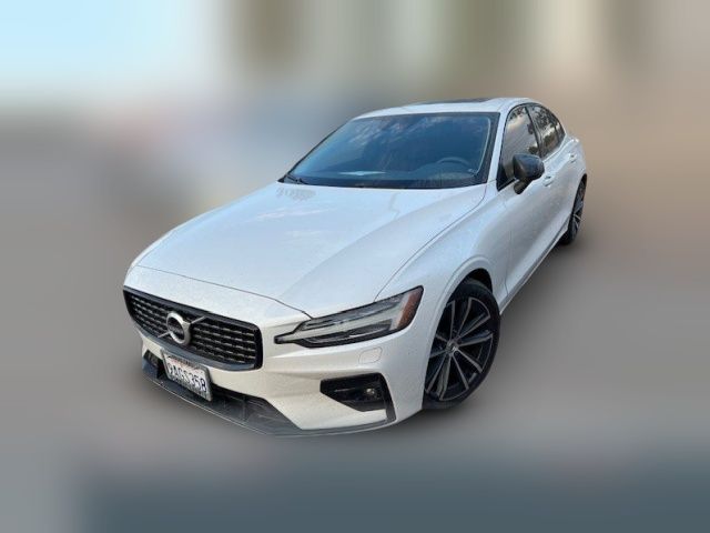 2022 Volvo S60 Momentum