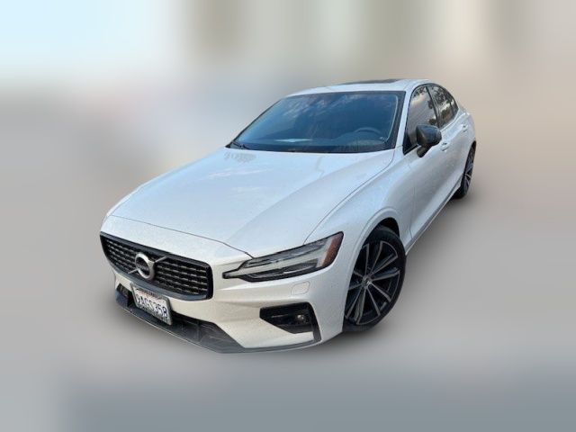 2022 Volvo S60 Momentum