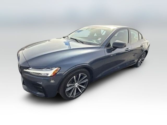 2022 Volvo S60 Momentum