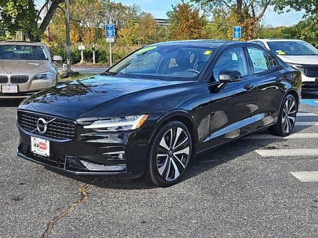 2022 Volvo S60 Momentum