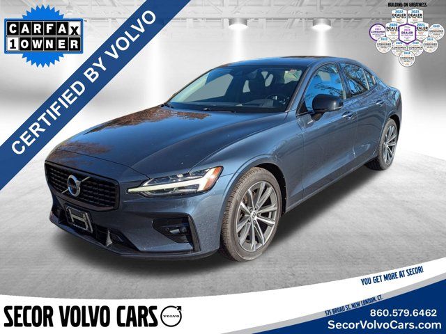 2022 Volvo S60 Momentum