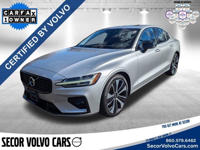 2022 Volvo S60 Momentum