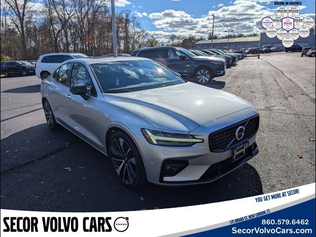 2022 Volvo S60 Momentum