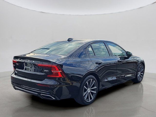 2022 Volvo S60 Momentum