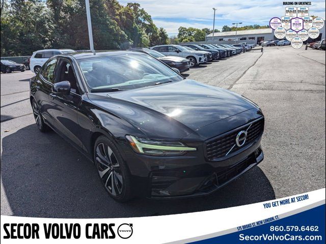 2022 Volvo S60 Momentum