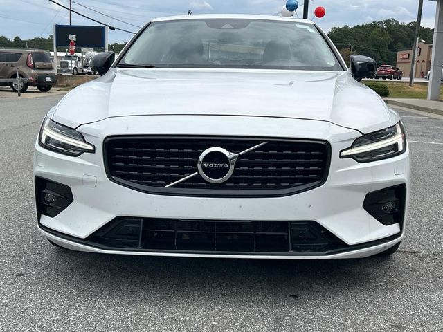 2022 Volvo S60 Momentum