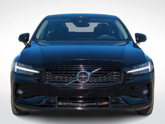 2022 Volvo S60 Momentum