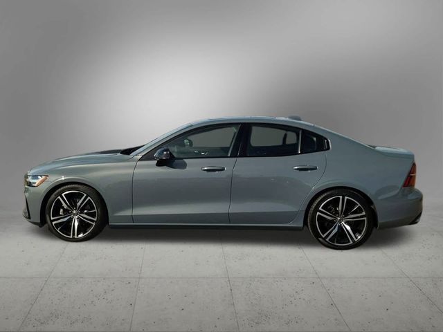 2022 Volvo S60 R-Design