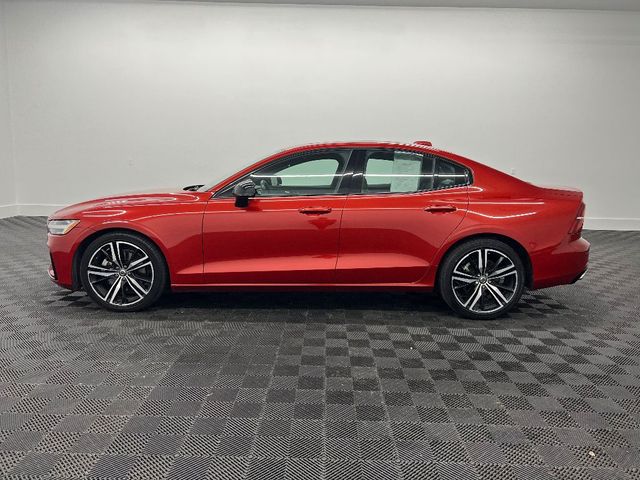 2022 Volvo S60 R-Design