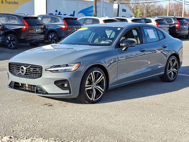 2022 Volvo S60 R-Design