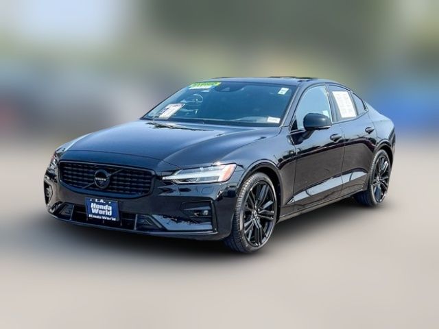 2022 Volvo S60 Black Edition R-Design