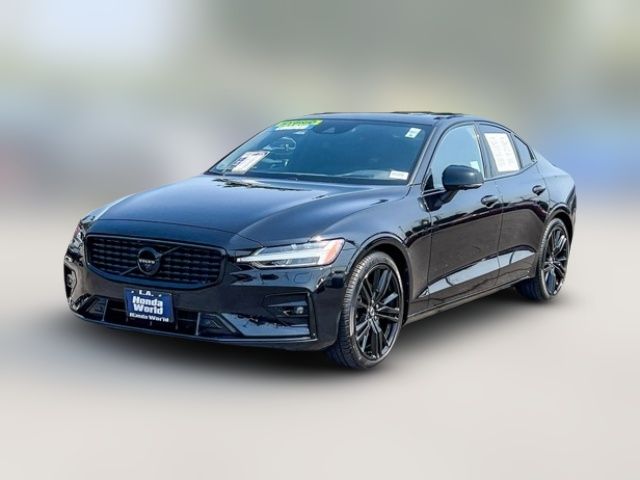 2022 Volvo S60 Black Edition R-Design