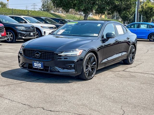 2022 Volvo S60 Black Edition R-Design